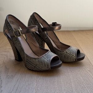Seychelles Brown and Cream Patterned Heels